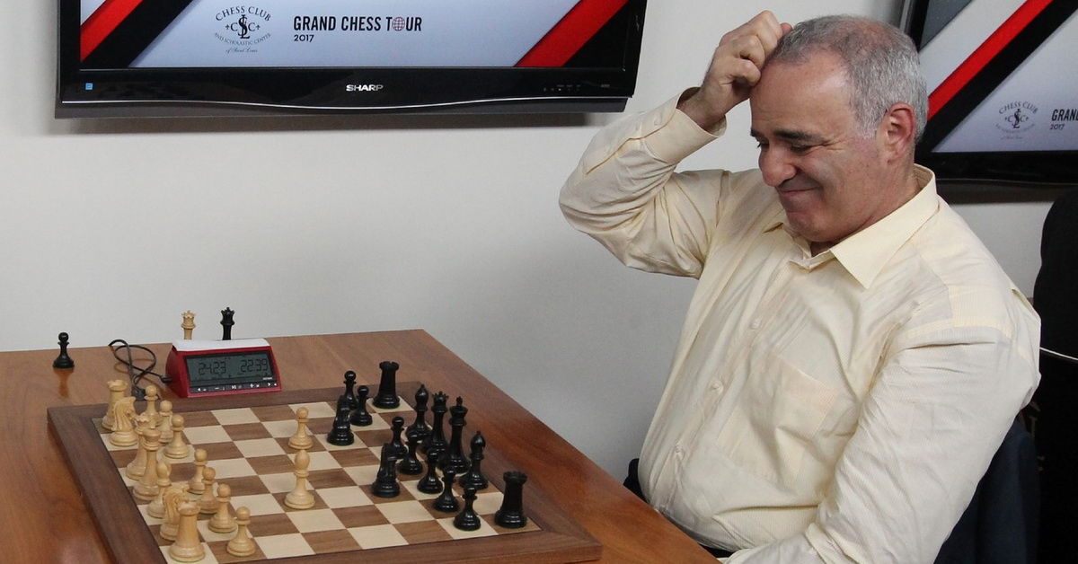 Garry Kasparov pri šachovnici