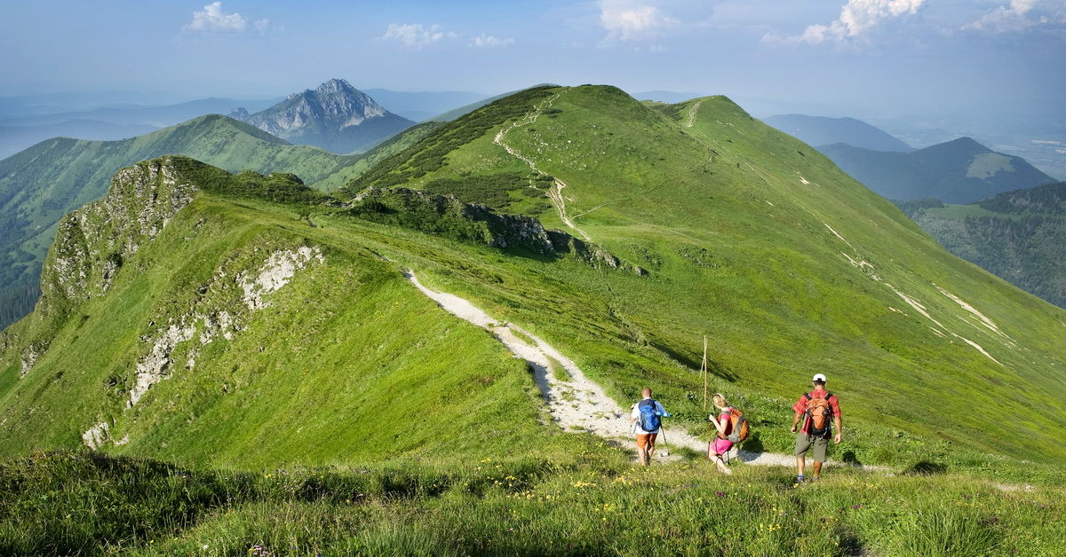 Metaforická hrebeňová túra symbolizujúca šachový rast
